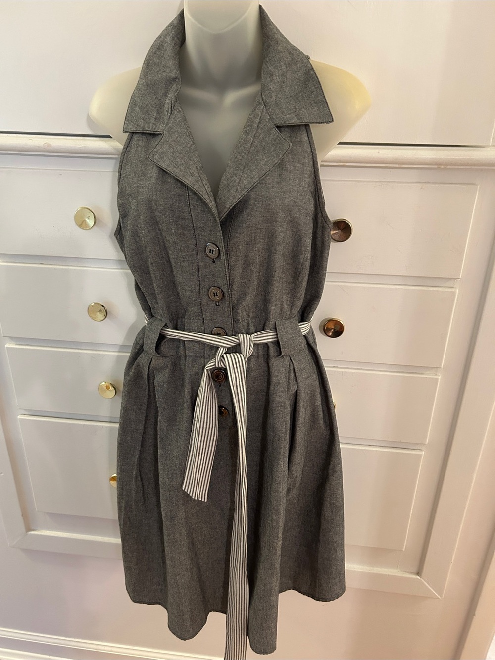 Sleeveless Gray Collared Button-Front Dress with Striped Tie Belt
